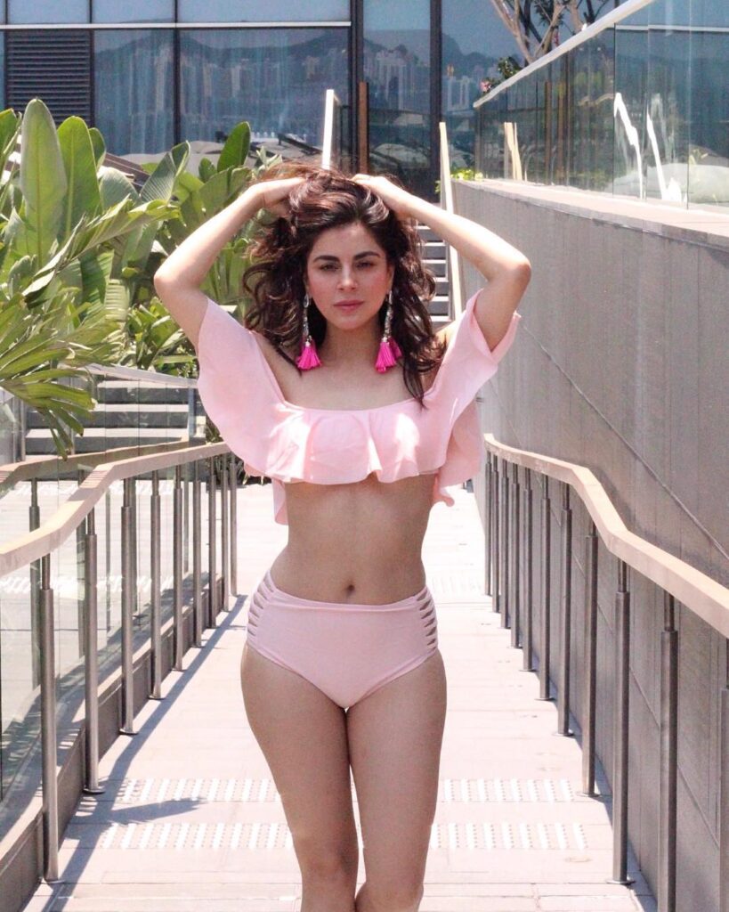 Shraddha Arya Xxx Sex Nude Pic - 20 Sanskaari Bahus & Indian Television Actresses In Bikinis