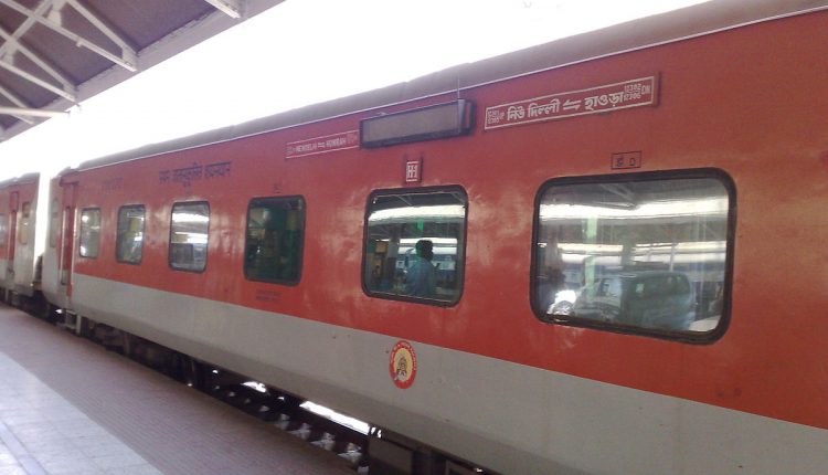 Howrah_Rajdhani_Express_fastest-trains-in-India