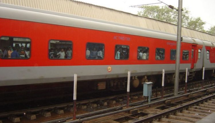 NewDelhi-Mumbai-Rajdhani-Express-fastest-trains-in-India