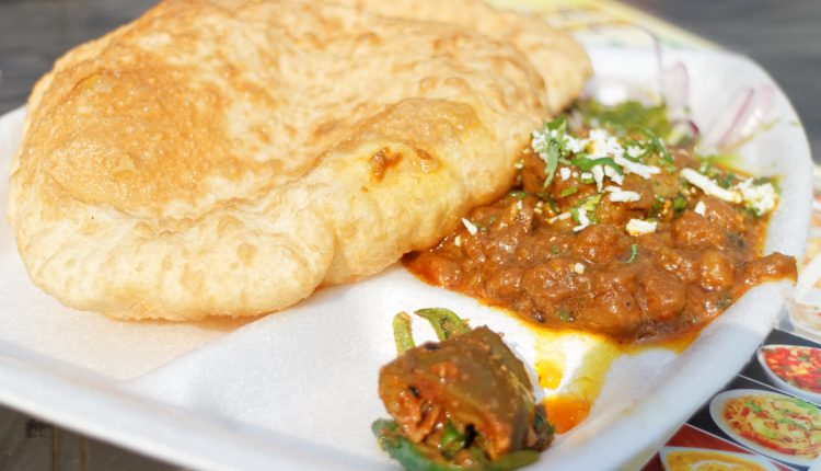 chhole-bhature-must-try-indian-street-foods