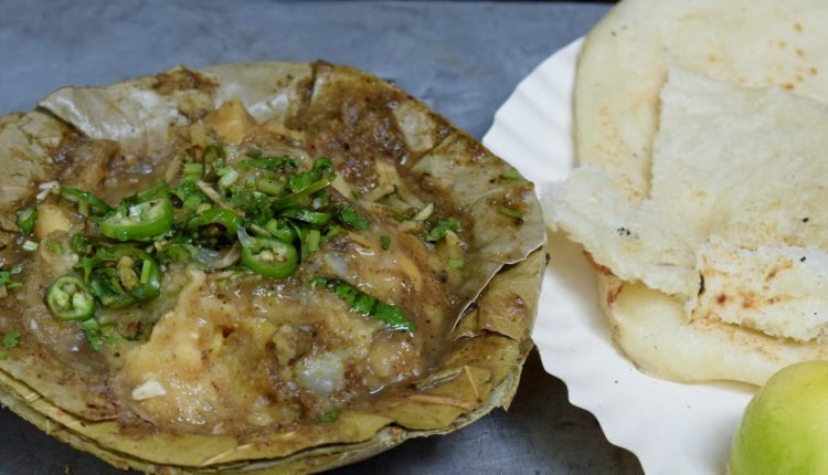 chhole-kulche-must-try-indian-street-foods