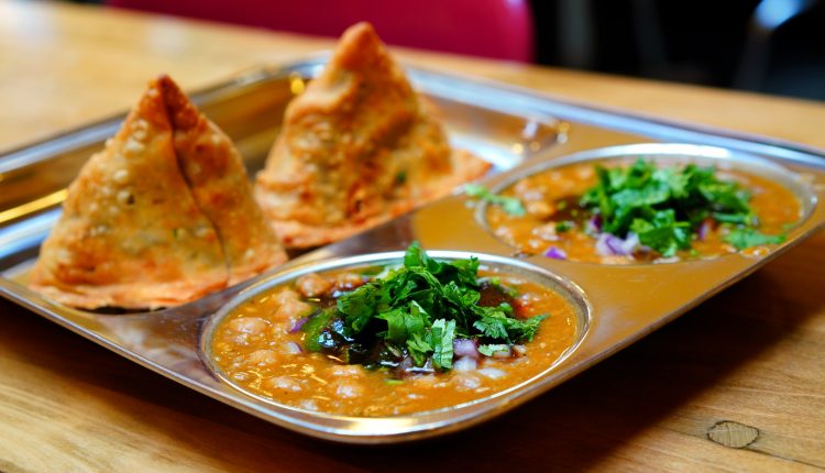 samosa-must-try-indian-street-foods