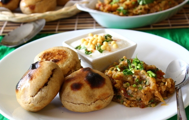 Litti_Chokha-traditional-indian-dishes