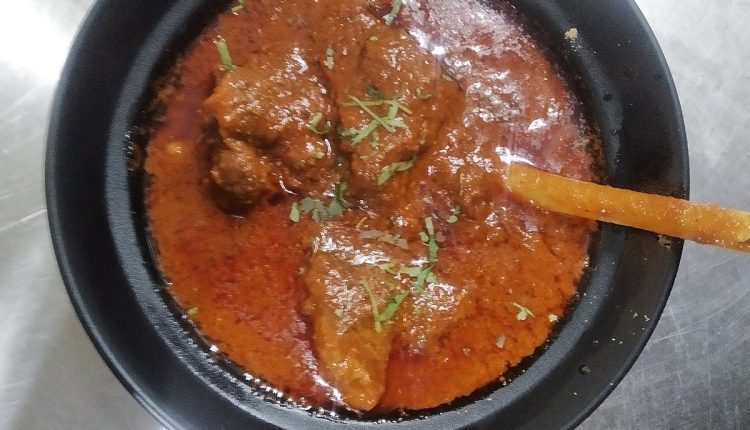 Mutton_rogan_Josh_(kashmiri_cuisine)-traditional-Indian-dishes