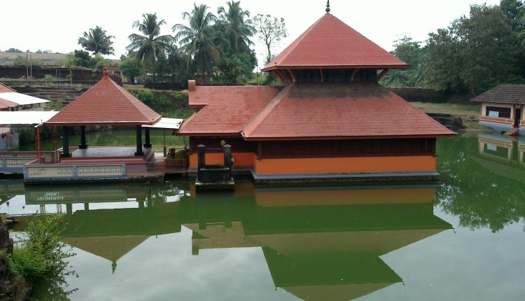 Anantha-padmanabha-lake-temple-mysterious-indian-temples