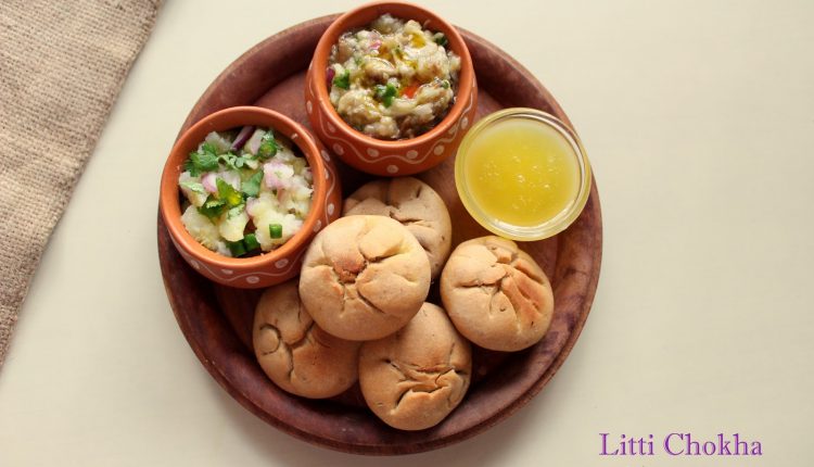 Litti-chokha-indian-foods-every-foreigner-should-try