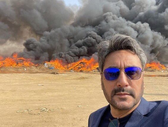 Pakistani-Actor’s-Fire-Filled-Selfie -viral-indian-meme-templates-from-2021