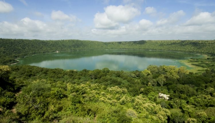 Lonar_crater_places-to-visist-in-Maharashtra
