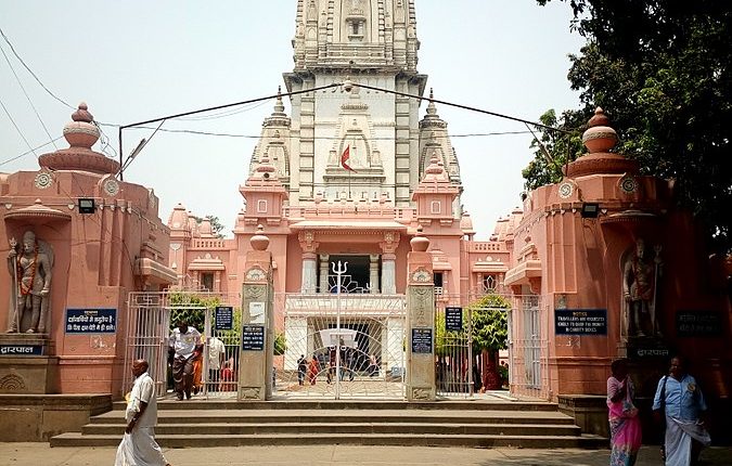 Kashi_vishwanath_temple_hanuman-temples-in-india