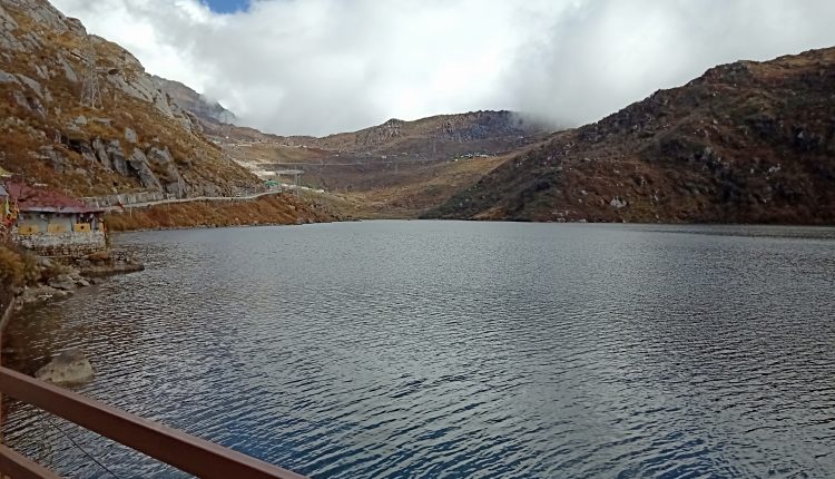 Tsomgo_Lake_10-highest-altitude-lakes-in-india-you-must-see