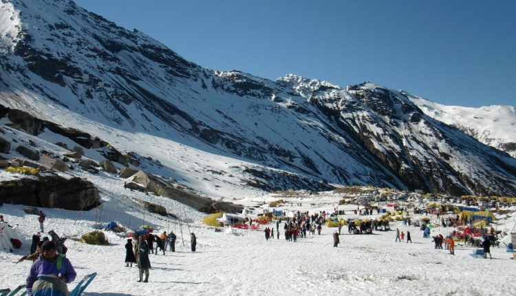 rohtang-pass-most-amazing-places-to-visit-in-and-around-manali