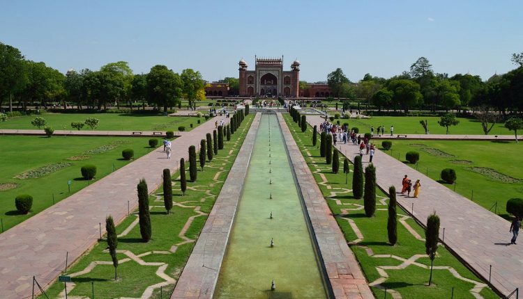 Taj_Mahal_gardens_facts-about-Taj-Mahal