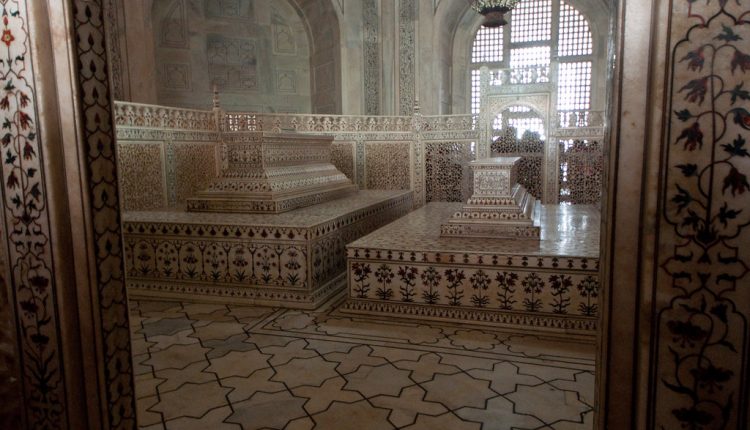 Taj_Mahal_tombs_facts-about-Taj-Mahal