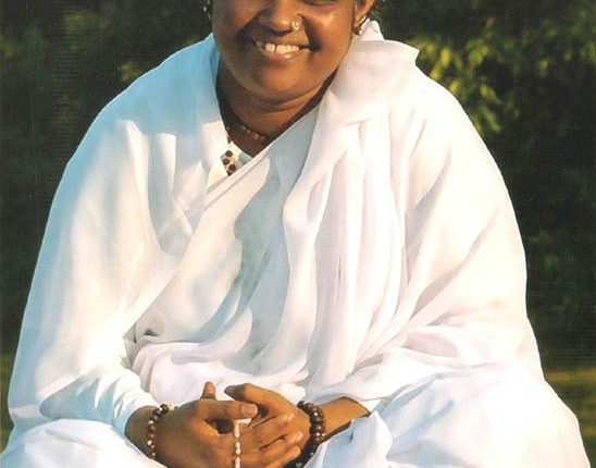 amma-famous-indian-female-spiritual-gurus